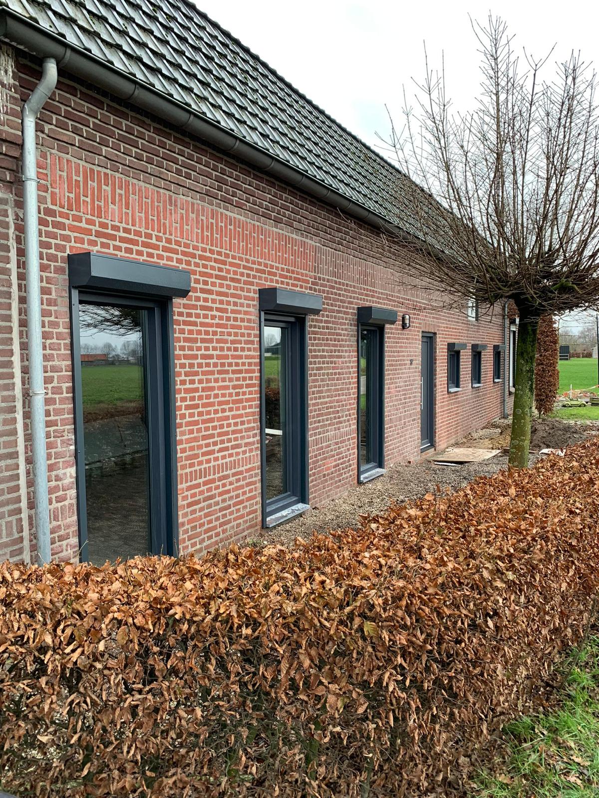 Kozijnen voordeur rolluiken in Leunen