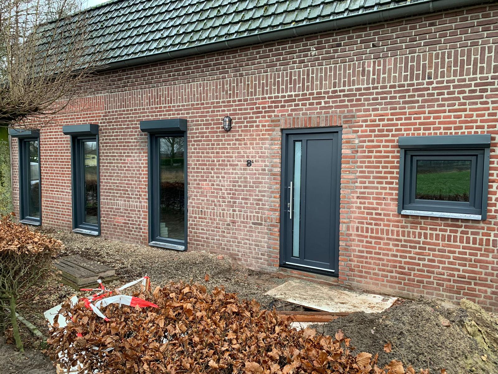 Kozijnen voordeur rolluiken in Leunen
