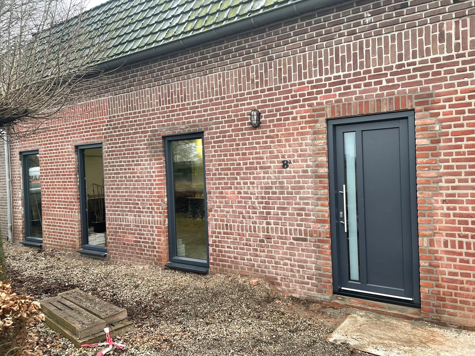 Kozijnen voordeur rolluiken in Leunen